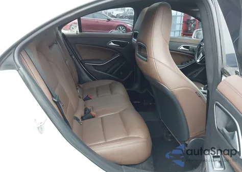 2014 Mercedes-Benz Cla 250 z USA, uszkodzony, nr VIN WDDSJ4EB7EN053561